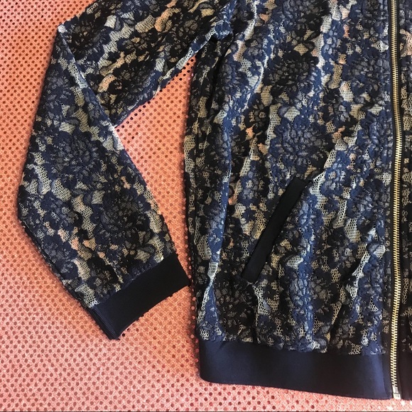 SOLD Maurice’s Blue Lace Floral Bomber Jacket M - Picture 4 of 12